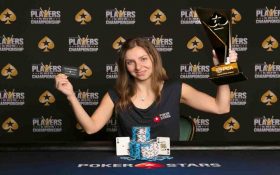 زن جوان آمریکایی، پوکر را یاد گرفت و خیلی زود 130 هزار دلار برنده شد !