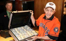 شرط بندی ۱۳ میلیون دلاری مالک Gallery Furniture