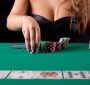 دختران جذاب و سکسی که حرفه ای پوکر بازی می کنند