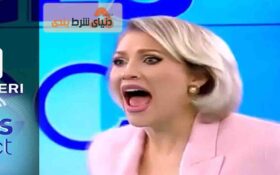 حمله فرد برهنه به مجری سکسی رومانی در برنامه زنده !