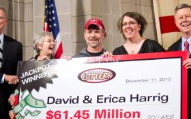 چرا بلیط برنده بخت‌آزمایی هم خوشبختی می‌آورد هم بدبختی!؟