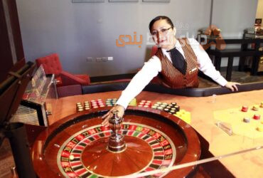 کروپیر (croupier) چه نقشی در کازینو دارد؟ تفاوت کروپیر با دیلر چیست؟